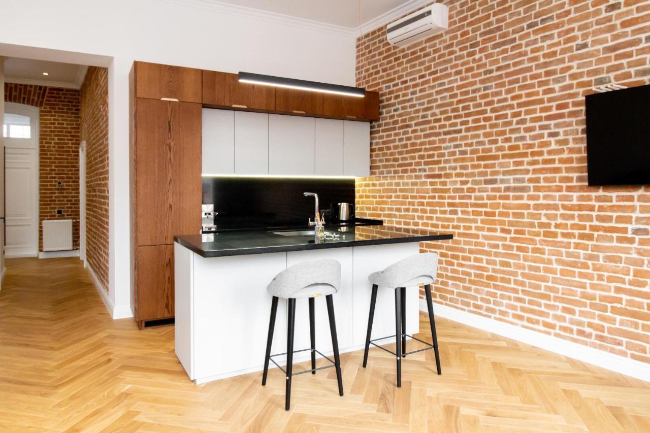 Seveneleven Apartments Cernăuți Exterior foto